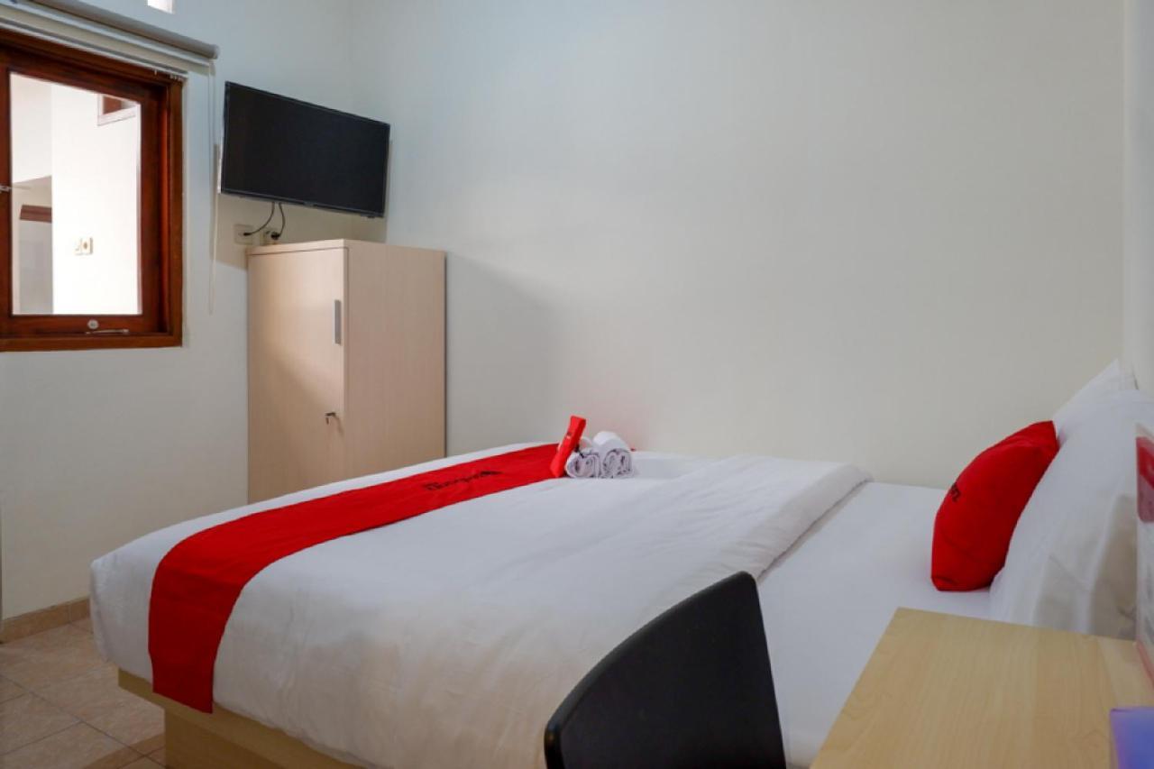 Wisma tamu Reddoorz Near Alun Alun 2